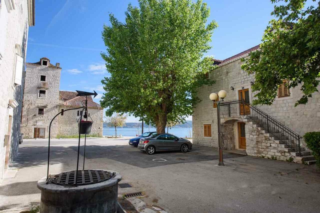 Suncica Apartments Kaštela Eksteriør billede